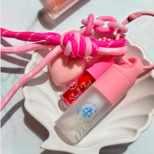 Bloomshell, llavero labial, dúo de labios, Shell Tint, Bloom Nude, maquillaje viral, mini gloss, accesorios aesthetic.